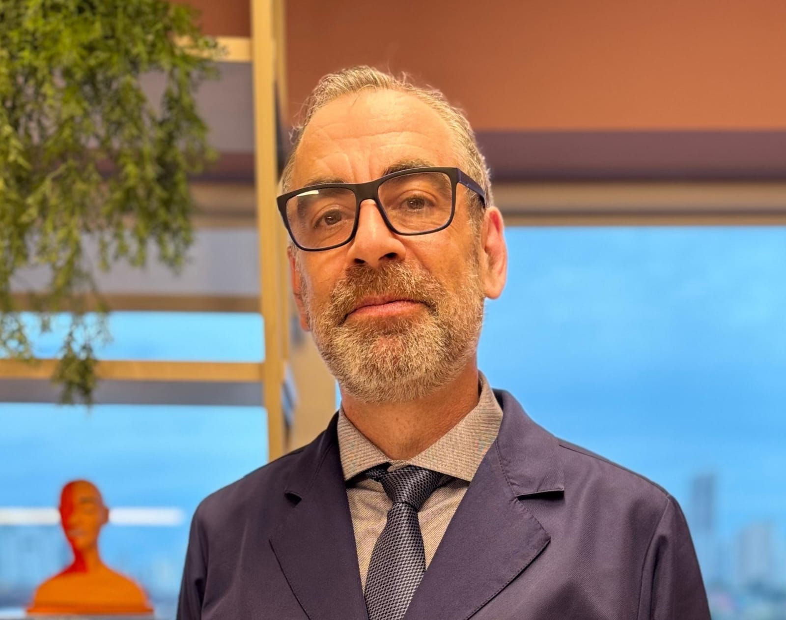 Dr. Vinícius Scherner Rossi — Neurologista especialista em enxaqueca e dor de cabeça crônica em Salvador BA
